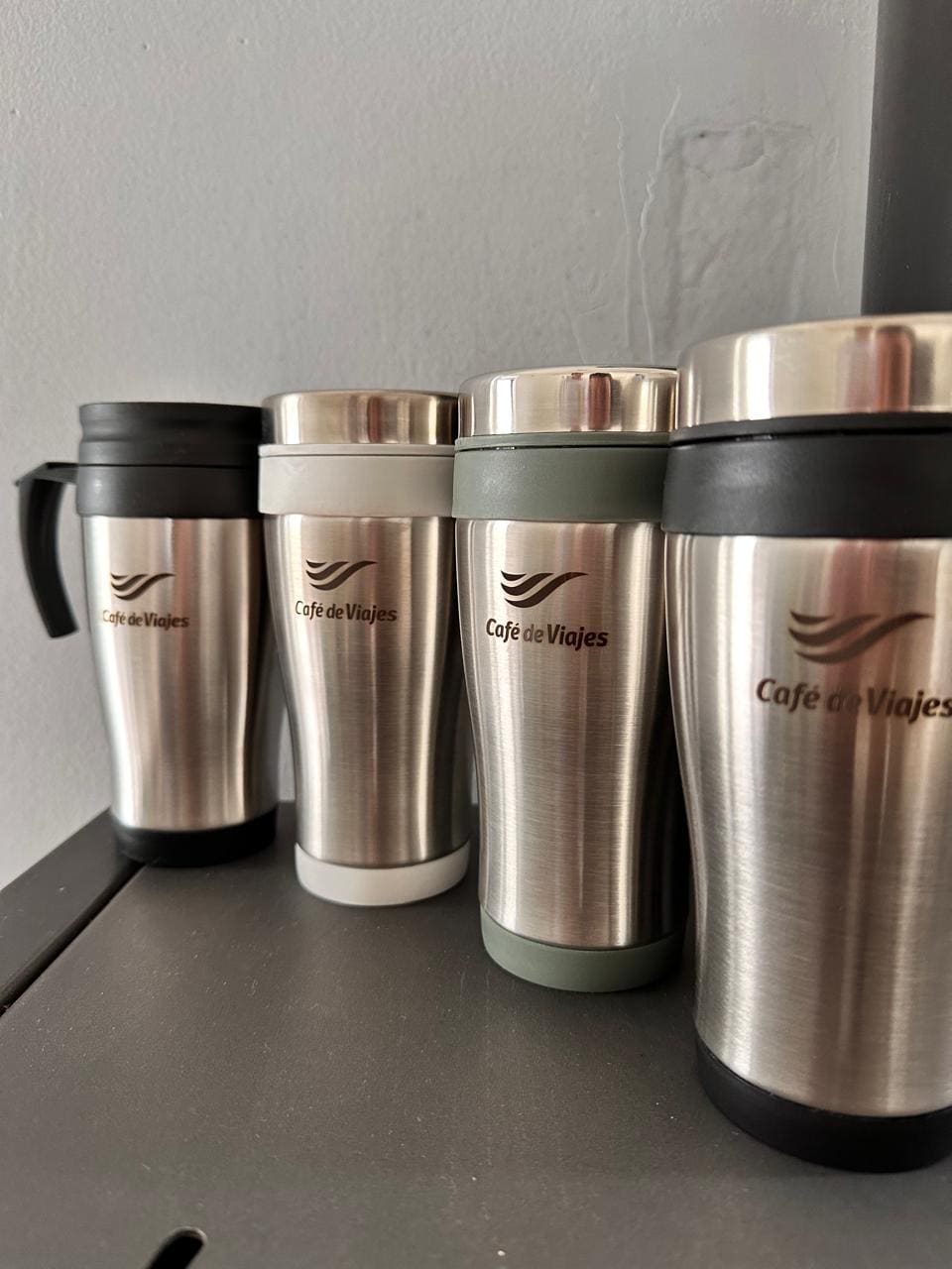 Termos de acero personalizados con logo empresarial